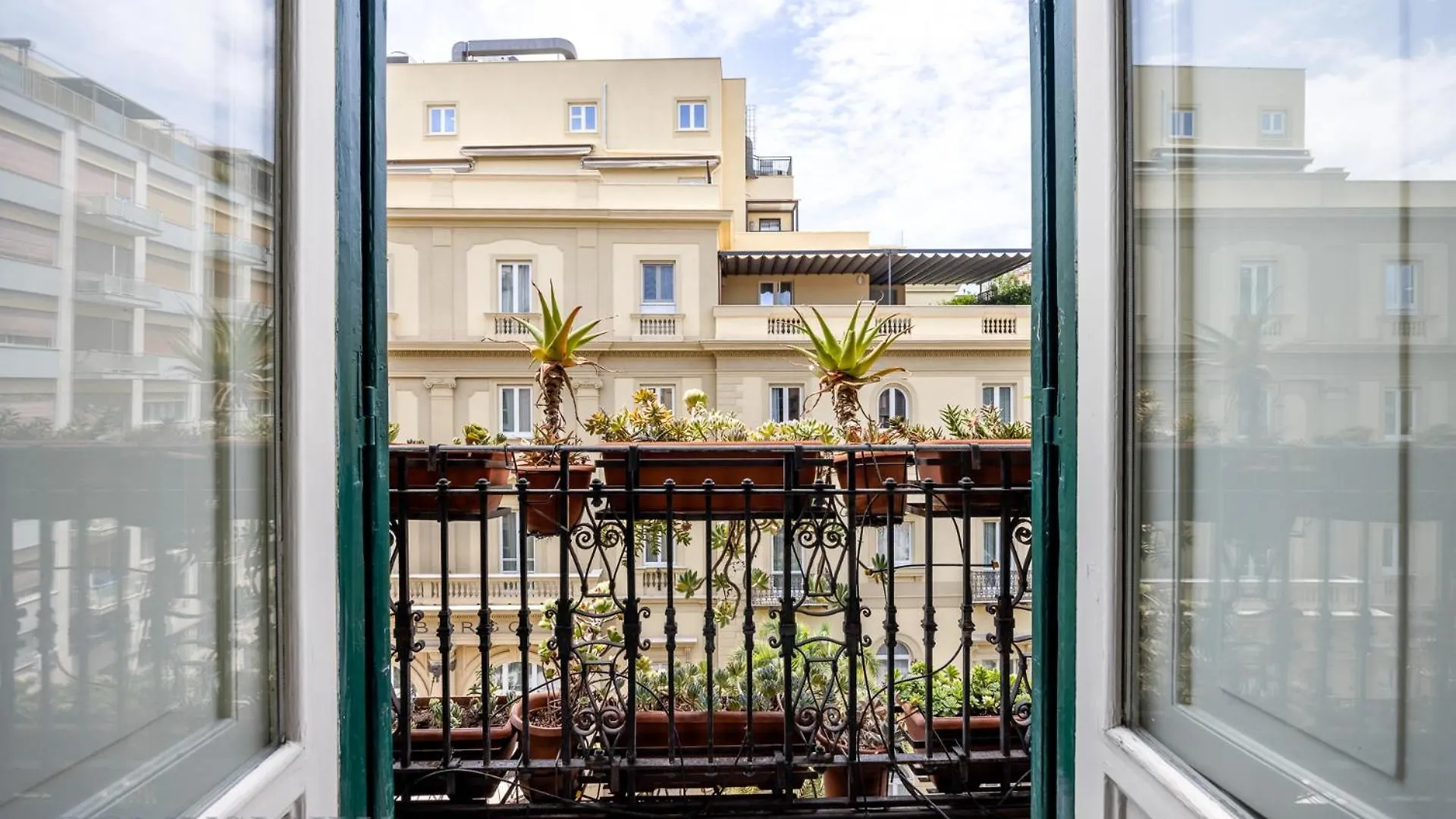 Elvi Penthouse By Domusicily Apartment Palermo